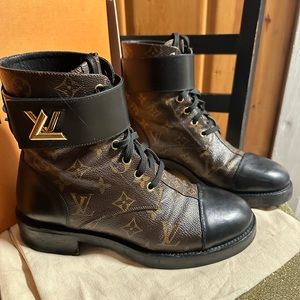 Women’s Louis Vuitton Wonderland Flat Ranger boots, size 9.5